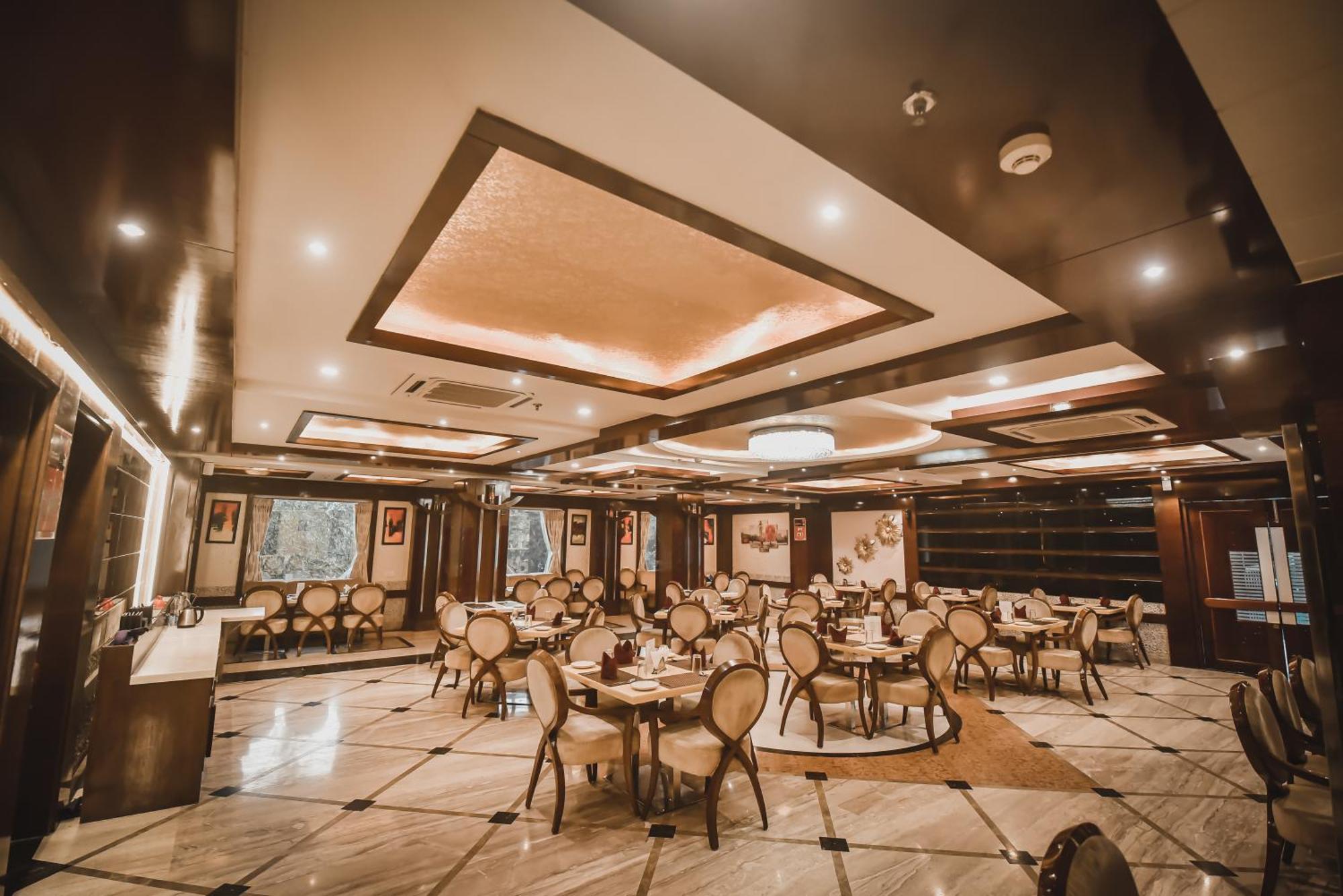 コナーク グランド ホテル Mirzāpur エクステリア 写真