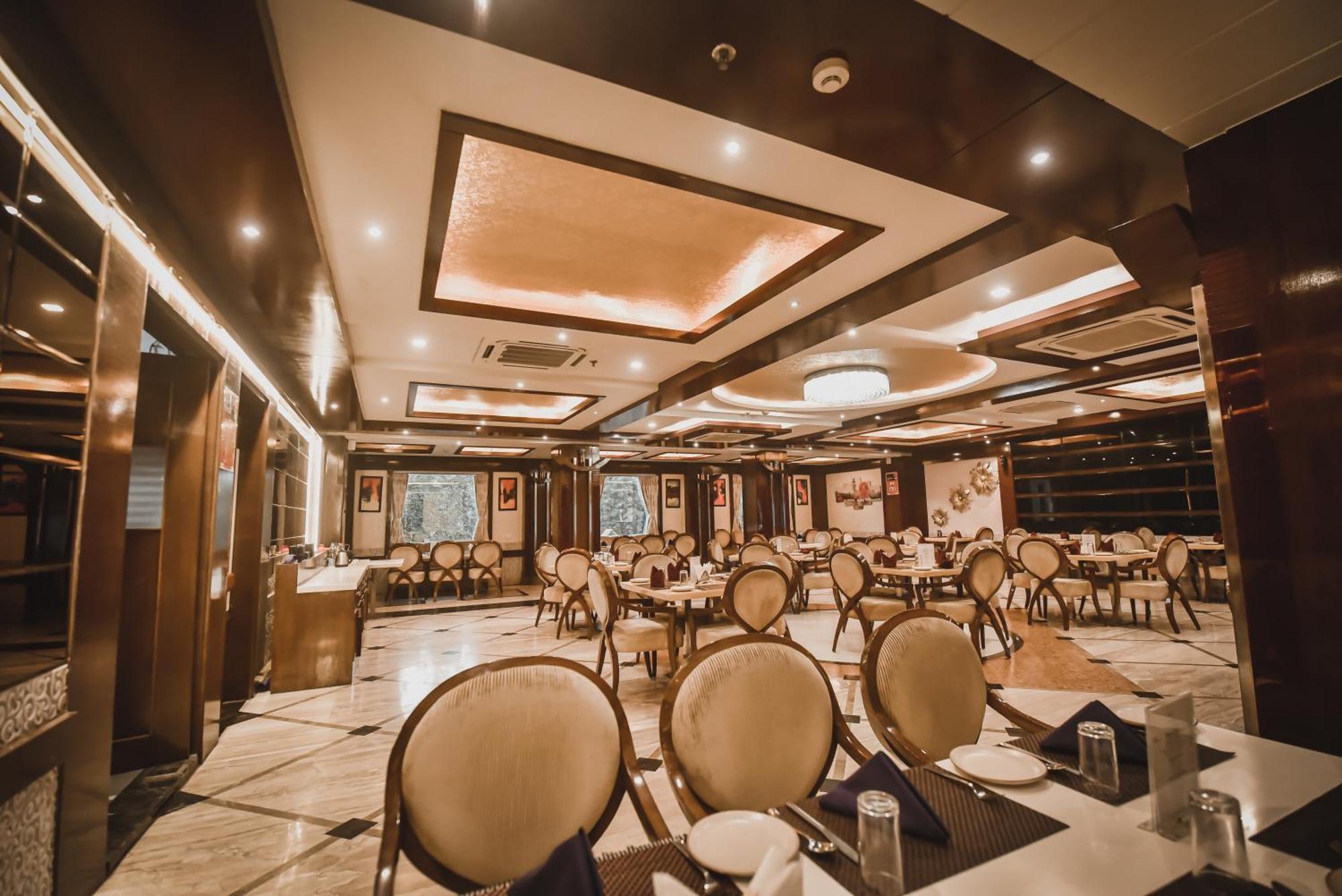 コナーク グランド ホテル Mirzāpur エクステリア 写真