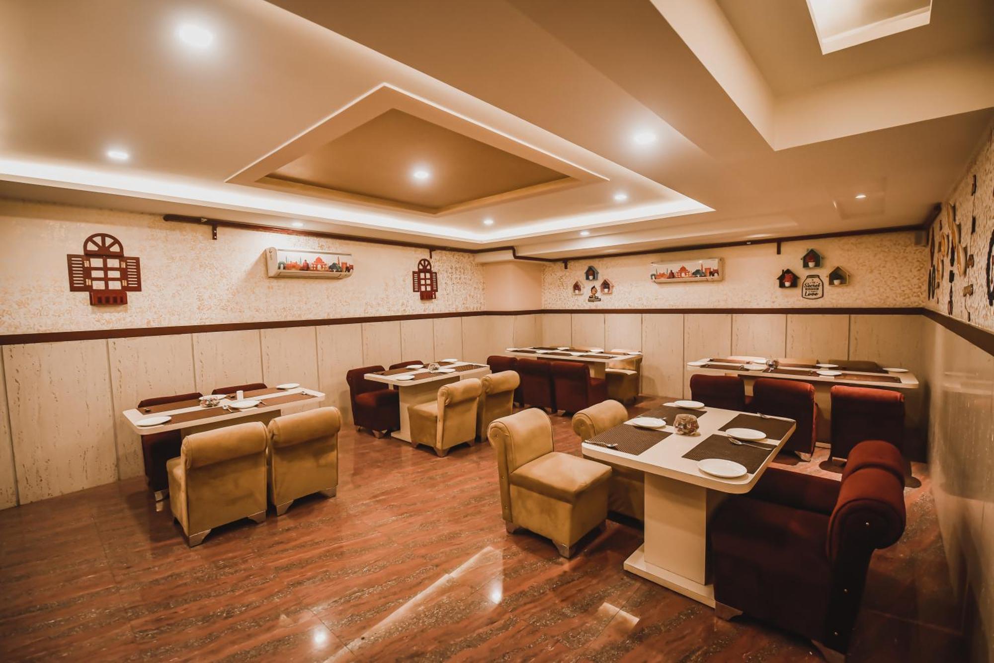 コナーク グランド ホテル Mirzāpur エクステリア 写真