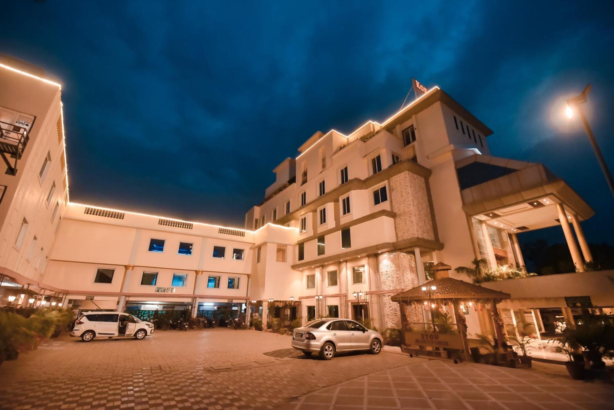 コナーク グランド ホテル Mirzāpur エクステリア 写真