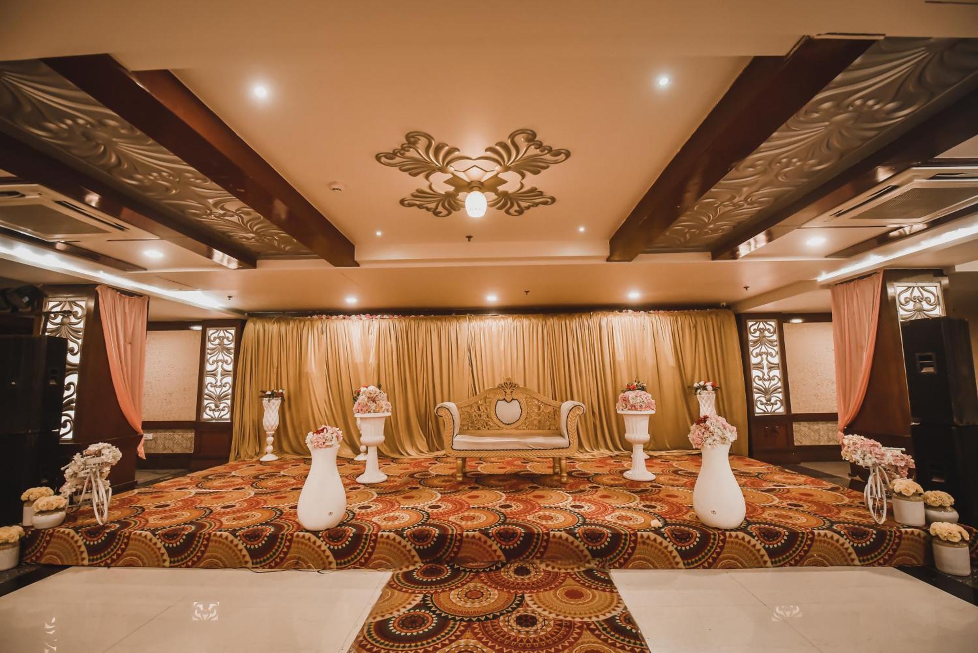 コナーク グランド ホテル Mirzāpur エクステリア 写真