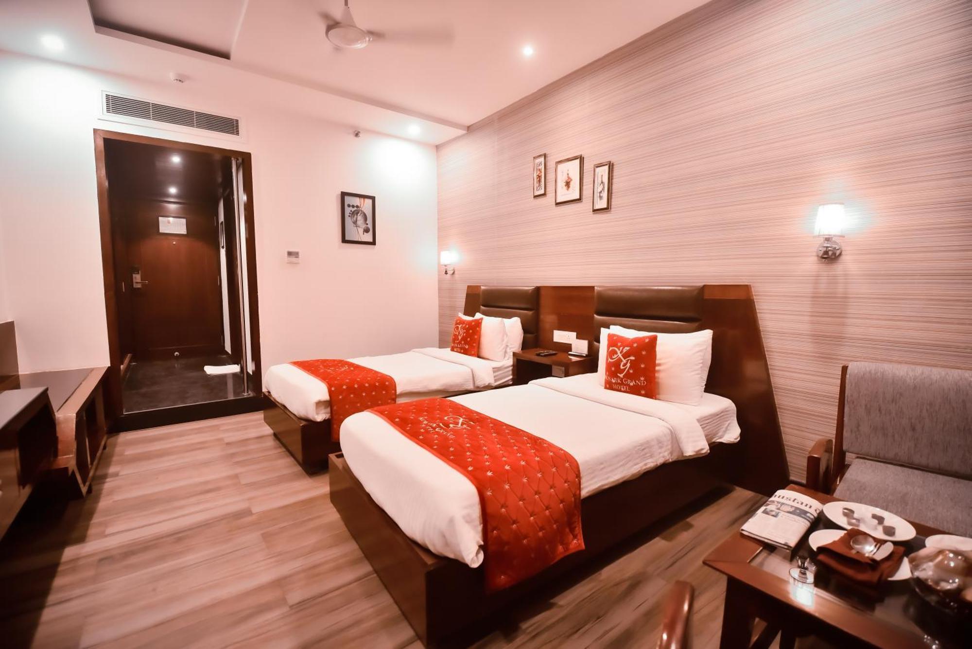 コナーク グランド ホテル Mirzāpur エクステリア 写真