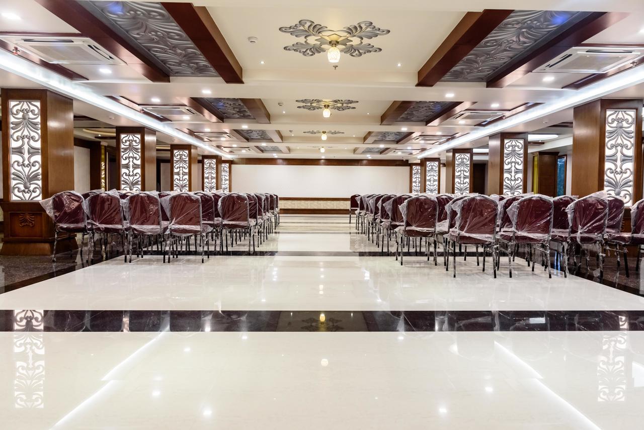 コナーク グランド ホテル Mirzāpur エクステリア 写真