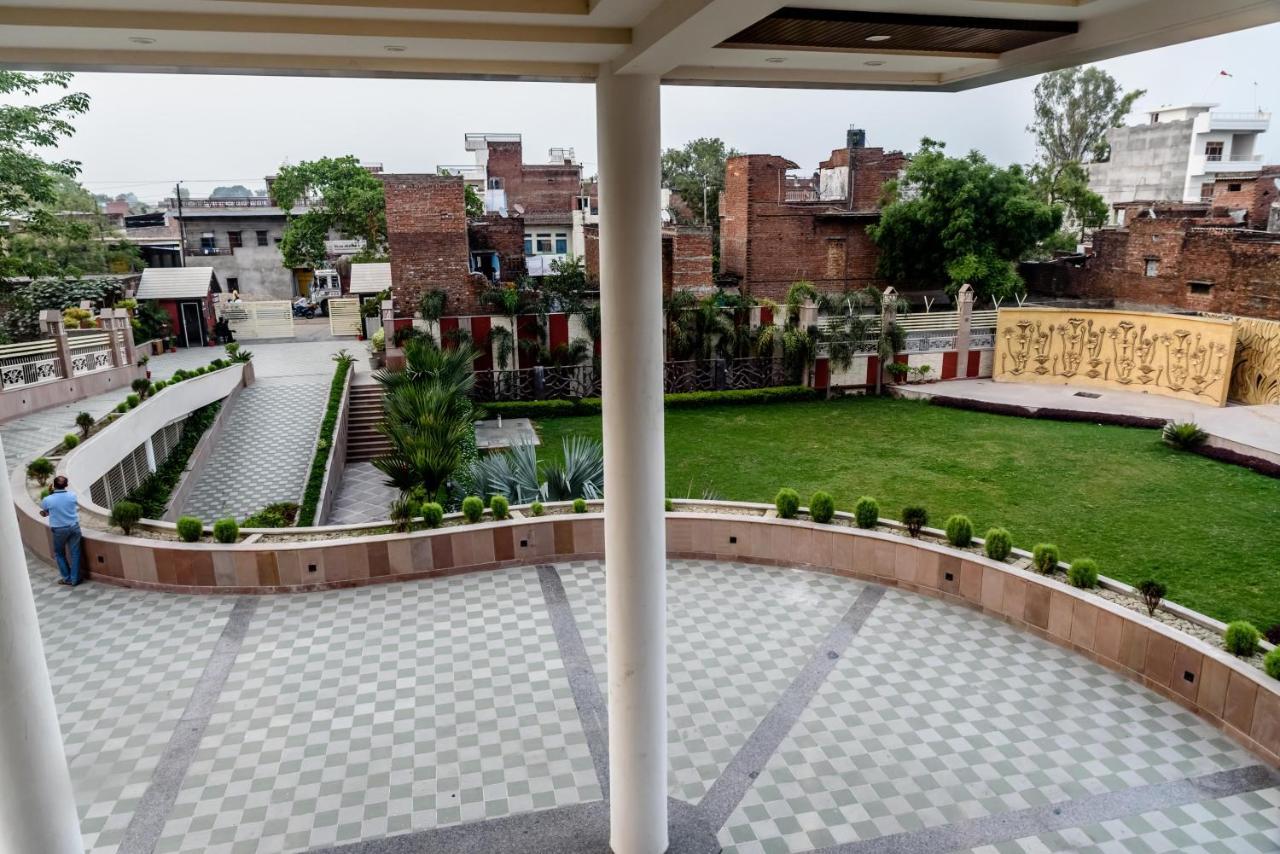 コナーク グランド ホテル Mirzāpur エクステリア 写真