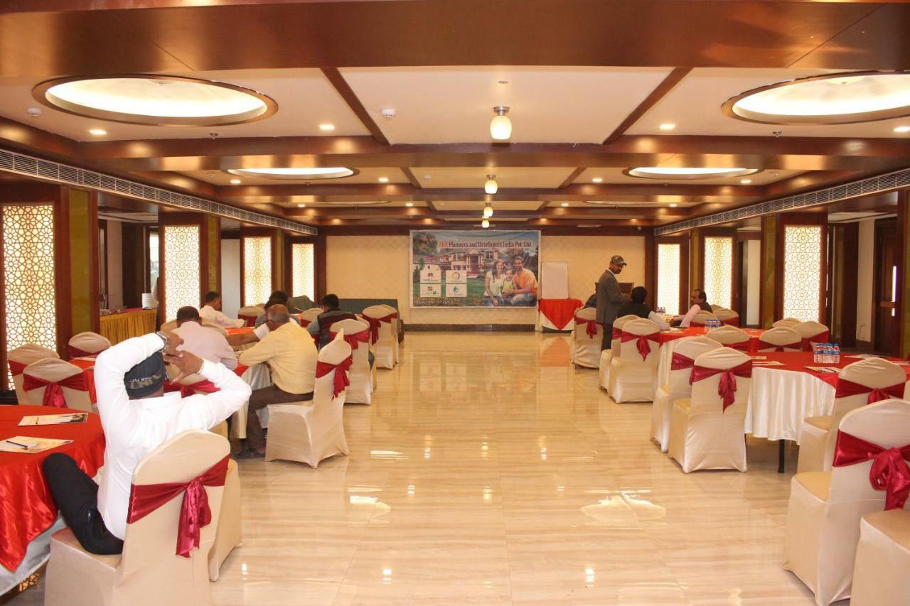 コナーク グランド ホテル Mirzāpur エクステリア 写真