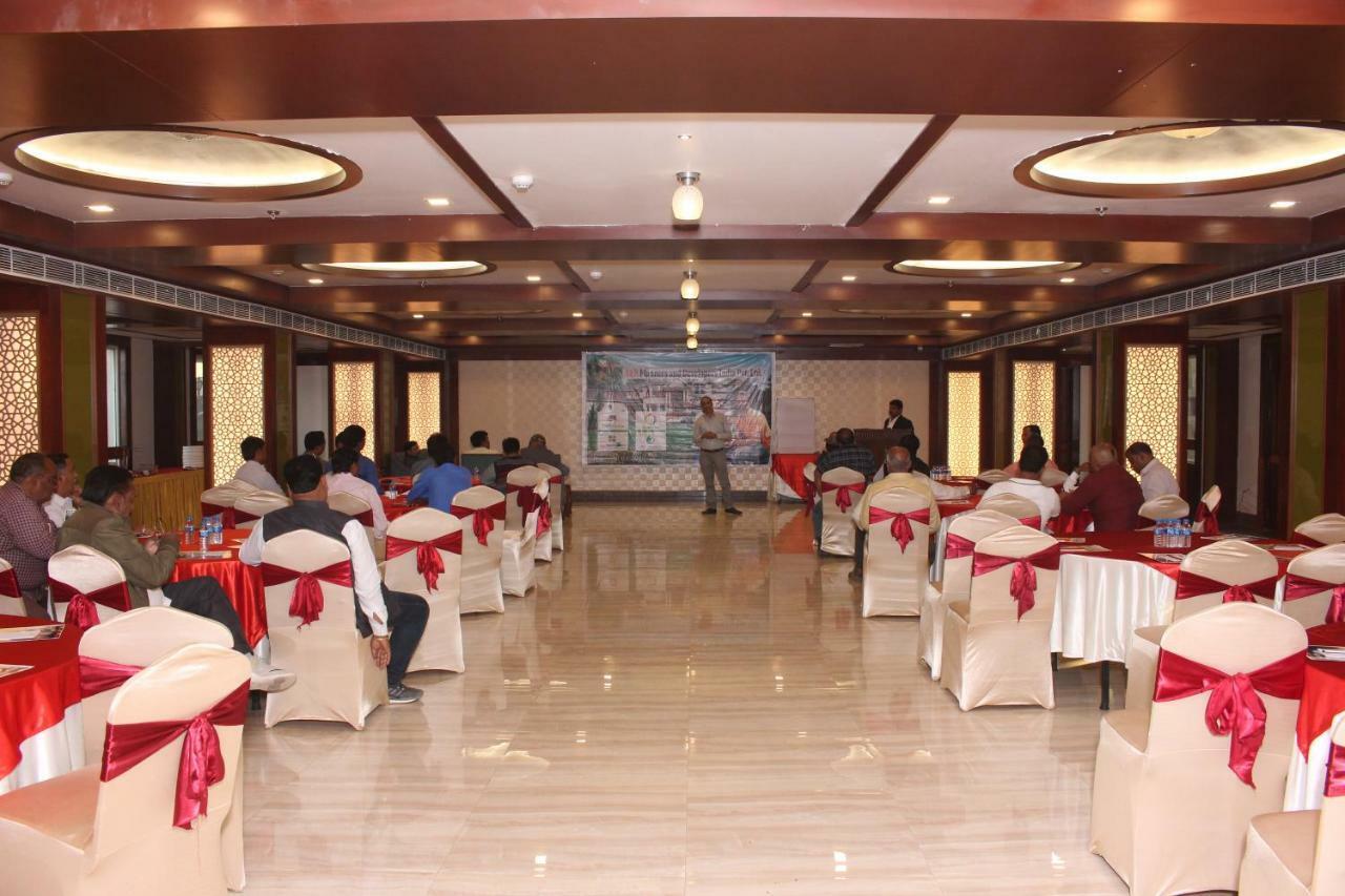 コナーク グランド ホテル Mirzāpur エクステリア 写真